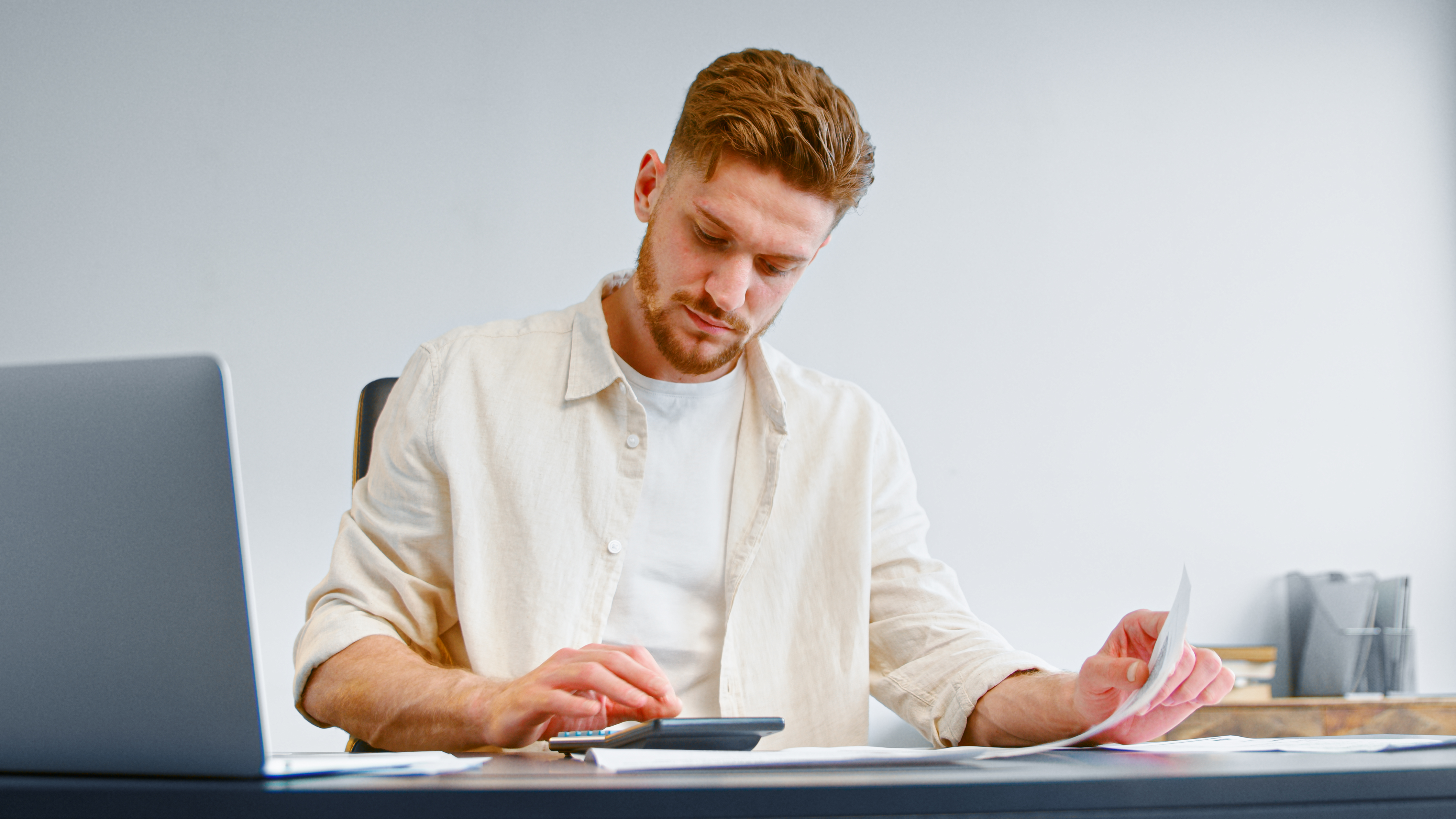 Økonomimedarbejder mand